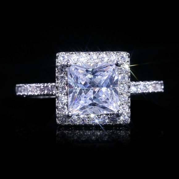 . Jewelry - 925 Silver Ring Princess Cut white Sapphire NEW